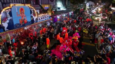 Georgetown, Penang, Malezya - Şubat 07 2023: Çinli aslan dansçıları kalabalığa enerji ve heyecan getirdi