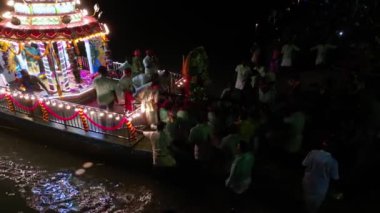 Teluk Bahang, Penang, Malezya - 06: 2023 Mar 'ı: Sri Singhamugha Kaliamman' ın tanrıçasının süzülen arabası