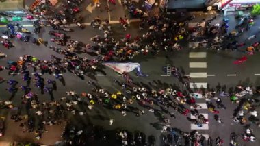 Georgetown, Penang, Malezya - 11 Mart 2023: Geceleri Chingay 'in caddedeki performansı