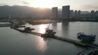 Gurney, Penang, Malezya - 12. Mar 2023: Yenileme Adası Andaman 'daki köprüde havadan uçuş