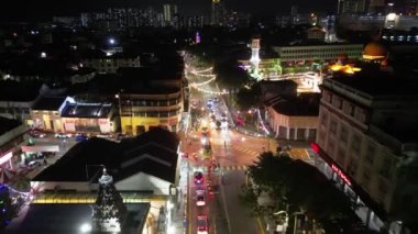 Georgetown, Penang, Malezya - 20 Nisan 2023 Jalan Mescid Kaptanı Keling 'de gece vakti Çin taoist geçit töreni