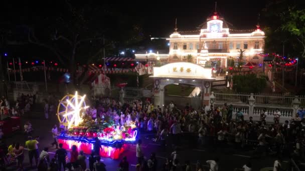 马来西亚槟城 2023年5月4日 在槟城佛教协会卫塞节期间 五彩缤纷的佛塔和随行的信徒 — 图库视频影像