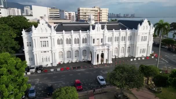 マレーシアのペナン州ジョージタウン2023年5月20日 空の景色ペナン市庁舎朝の太陽の光 — ストック動画