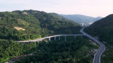 Relau, Penang, Malezya - 30 Nisan 2023: Ülkedeki en uzun eşli Lebuhraya Berkembar yolu olan Bukit Kukus