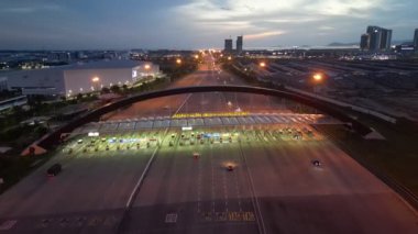 Batu Kawan, Penang, Malezya - 15 Temmuz 2023: Geceleri Bandar Cassia Toll Plaza 'nın hava manzarası