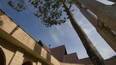 Bukit Mertajam, Penang, Malezya - 29 Haziran 2023: Güneşli bir günde Minor Basilica St Anne binasından ayrıldı