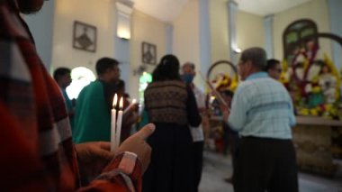 Bukit Mertajam, Penang, Malezya - 29 Haziran 2023: St. Anne 'e mum adayan dindarları kapatın