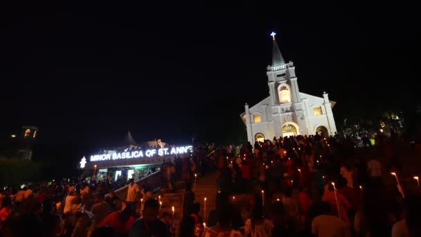 马来西亚槟城Bukit Mertajam 2023年7月29日 通过教堂烛光包围圣安 — 图库视频影像