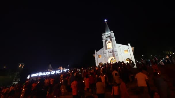 ブキットメルサム ペナン マレーシア 7月29日 2023 献身者は聖アンデスの日にろうそくの祝福を通して献身の光を体験します — ストック動画