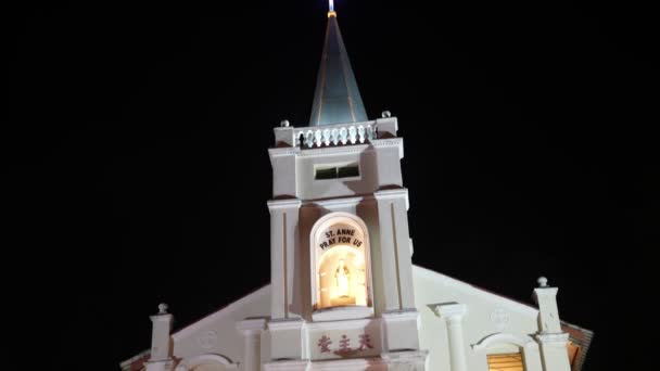 ペナン マレーシアのブキットメルシャム 7月29日 2023 ミナーバシリカ聖アン教会の前にろうそくを保持する巡礼者 — ストック動画