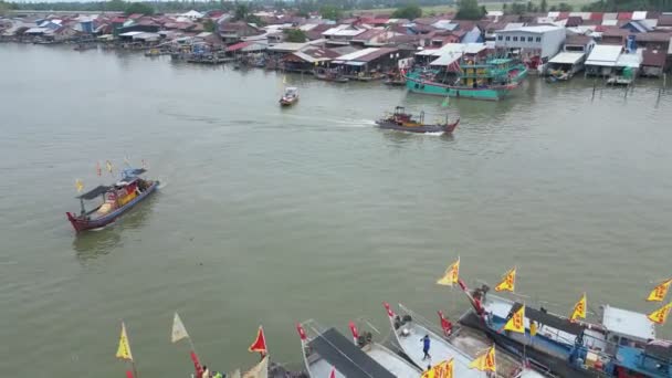マレーシアのクアラ クラウ マレーシア 8月02 2023 空中視点で中国文化遺産の不可欠な部分である川の巡礼 — ストック動画