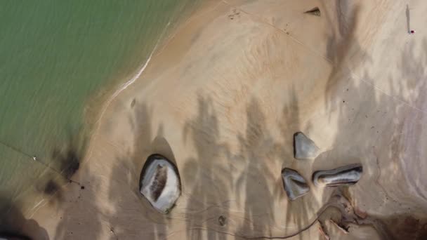 Краса Спокійного Пляжу Купається Сонячному Світлі Свідок Зверху — стокове відео