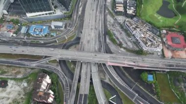Havadan dönüş Cheras 'taki yoğun araba trafiğini azaltıyor
