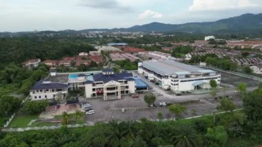 Kulim, Kedah, Malezya - 11 Ağustos 2023: SKCRC binası ve yukarıdan otopark