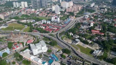 Bukit Bintang, Kuala Lumpur, Malezya - 04 Aralık 2023: Jalan Tun Razak 'ta hava trafiği