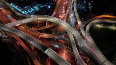 Damansara, Selangor, Malezya - 05 Aralık 2023: Yoğun Otoyol DASH Ekspres Yolu Hava Gecesi Görünümü