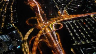 Gece vakti Bukit Jalil, Kuala Lumpur 'da hava trafiği sıkışıklığı yaşandı.