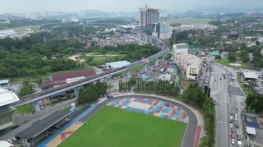 Kajang, Selangor, Malezya - 21 Kasım 2023: Kajang Stadyumu ve MRT demiryolu manzarası