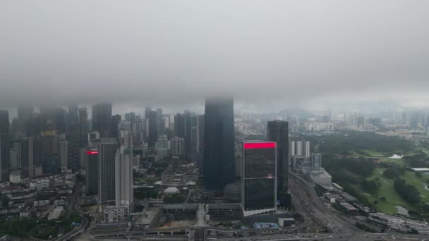 쿠알라룸푸르 말레이시아 2023 매혹적인 샷에서 담요를 마천루 피어싱 — 비디오