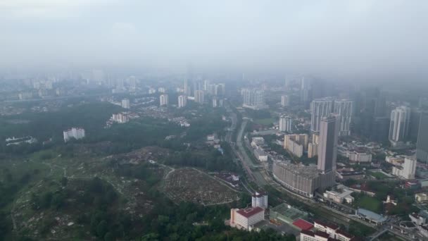 Nuage Brumeux Aérien Dessus Cimetière Chinois Kuala Lumpur — Video
