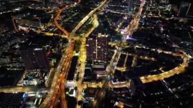 Bukit Bintang, Kuala Lumpur, Malezya - 20 Kasım 2023: Şehir gece hayatının atmosferik çekiciliğini vurgulayan yükseltilmiş bakış açısı.