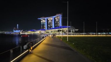 Marina Körfezi, Singapur - 09 Haziran 2024: Marina Körfezi Sands 'e doğru ilerleyin