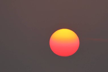 Kışın güzel gün batımı. Doğa arkaplanı