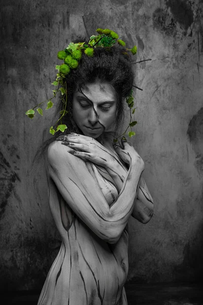 Atelierporträt Einer Frau Auf Körper Gemalt Körperfarbe Mit Naturzeichnung — Stockfoto