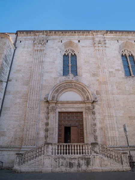 意大利Ascoli Piceno 2022年8月22日 圣埃米迪奥大教堂建于八世纪至十六世纪的细节 — 图库照片
