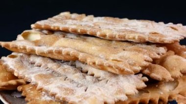 Chiacchiere Karnaval Frappe kremalı kızarmış hamur işi.