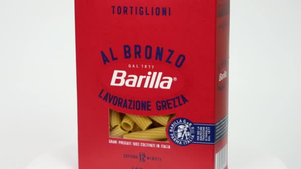 Italien März 2022 Bronze Gezeichnete Pasta Tortiglioni Packung Barilla Italienische — Stockvideo