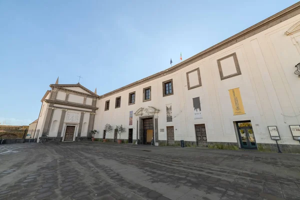 ナポリ イタリア 2023年2月2日 聖マルティーノ美術館と女性の教会の外観 — ストック写真