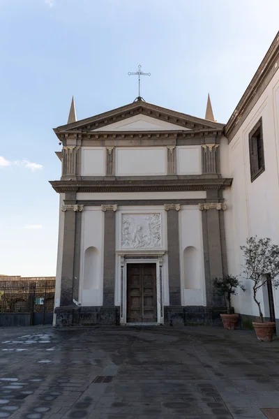 ナポリ イタリア 2023年2月2日 聖マルティーノ美術館と女性の教会の外観 — ストック写真