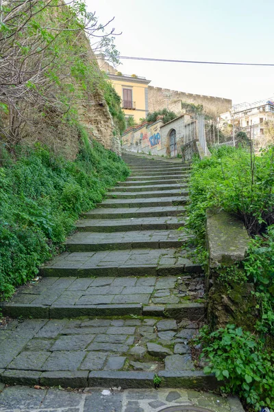 Неаполь Италия Февраля 2023 Года Длинная Лестница Соединяющая Верхнюю Нижнюю — стоковое фото
