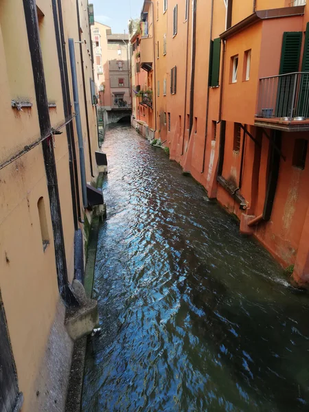 Utsikt Över Floden Reno Längs Kanalerna Bologna Stad Italien — Stockfoto