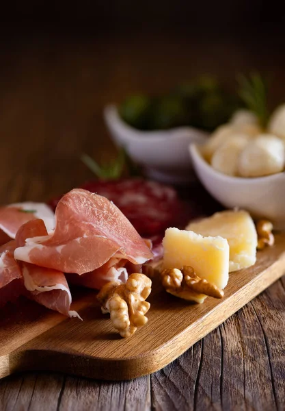 Typical Italian Antipasto Platter Cold Cuts Cheeses —  Fotos de Stock