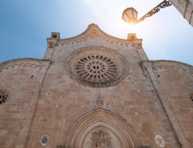 Duomo 'nun dış cephesi ve İtalya' daki katedral