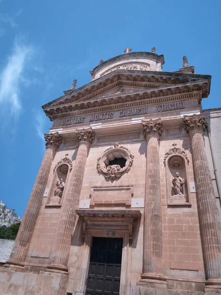 Фасад Церкви Мадонна Дель Кармине Остуни Италия — стоковое фото