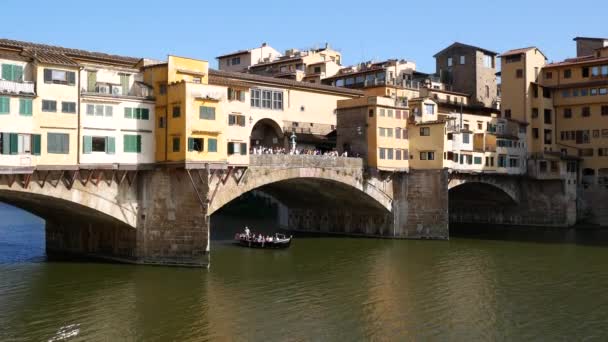 Firenze Itália Agosto 2023 Vista Rio Arno Com Barco Turístico — Vídeo de Stock