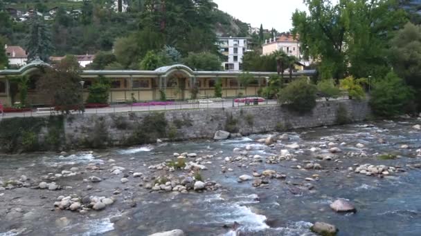 Merano Ιταλία Αυγούστου 2023 Άποψη Του Περιπάτου Στον Ποταμό Passirio — Αρχείο Βίντεο