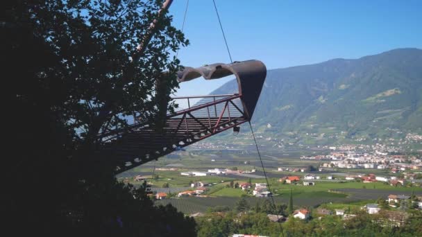 Merano Włochy Sierpnia 2023 Most Wiszący Nazwie Lornetka Thuna Ogrodach — Wideo stockowe