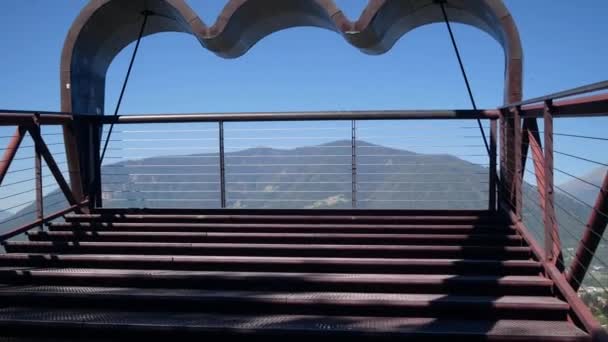 Merano Włochy Sierpnia 2023 Most Wiszący Nazwie Lornetka Thuna Ogrodach — Wideo stockowe
