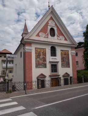 Lana, İtalya - 12 Ağustos 2023: Maria Ausiliatrice Kilisesi