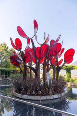 Merano, İtalya - 11 Ağustos 2023: Merano 'daki Trauttmansdorff Bahçeleri - İtalya