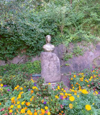 Merano, İtalya - 11 Ağustos 2023: Merano 'daki Trauttmansdorff Bahçeleri manzarası