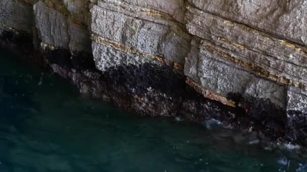 Vista Barco Das Famosas Cavernas Rochosas Costa Gargano — Vídeo de Stock