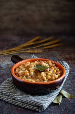 Tipik İtalyan makarnası ve kırmızı fasulye.