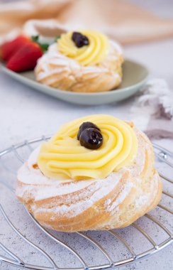 zeppola di san denilen tipik katmerli dondurma pasta giuseppe