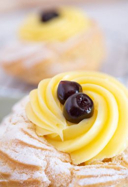 zeppola di san denilen tipik katmerli dondurma pasta giuseppe