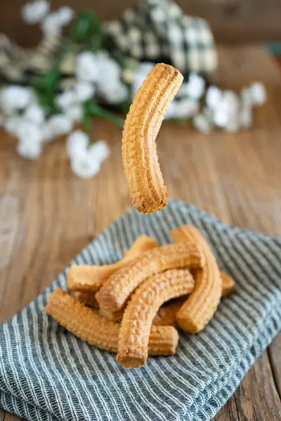 Eski Krumiri pasta geleneğinden İtalyan bisküvileri, tipik Piedmontese tatlıları